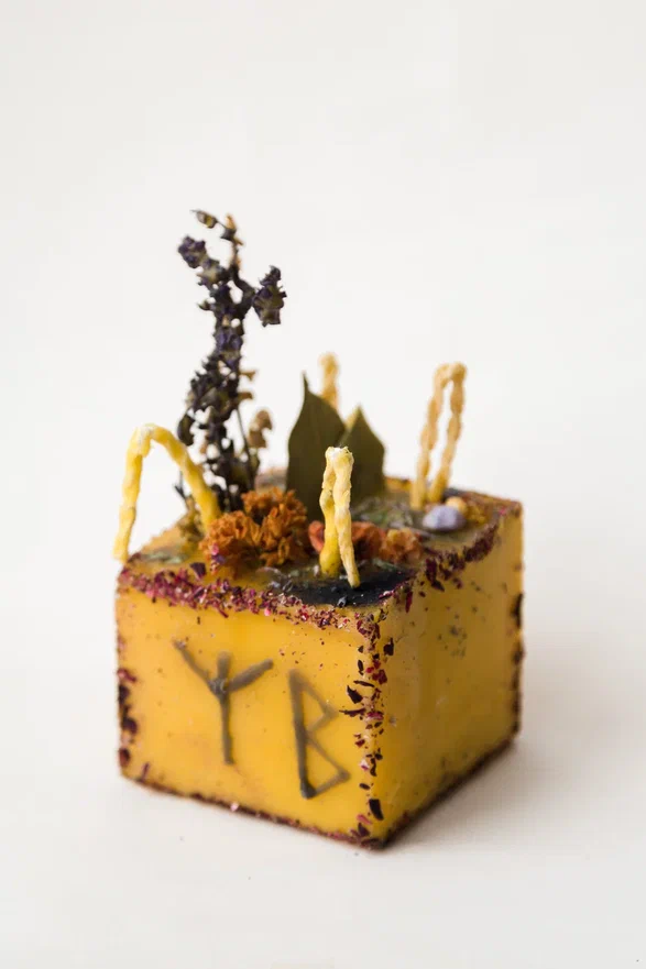 Свеча алтарь